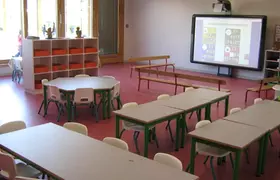 Salle de classe équipée d’un tableau numérique