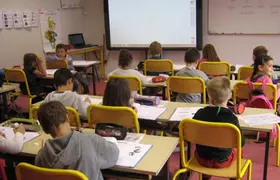 Élèves au travail en classe